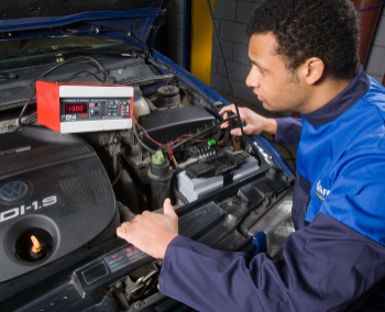 Cataract Fabrikant mengsel De accu van je auto vervangen? Bestel nu online op KwikFit.nl!